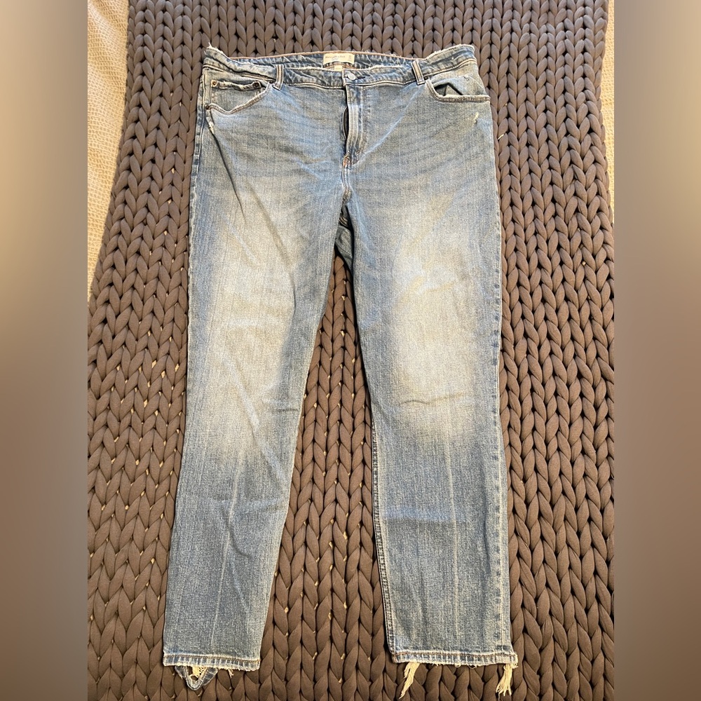 Abercrombie Curve Love High Rise
Skinny Jean